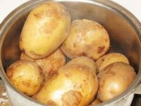 варёная картошка в мундирах